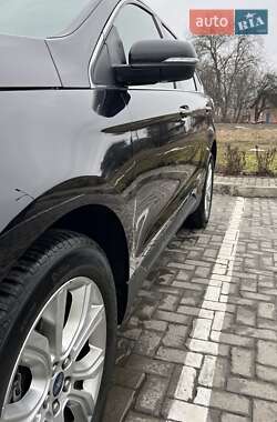 Позашляховик / Кросовер Ford Edge 2019 в 