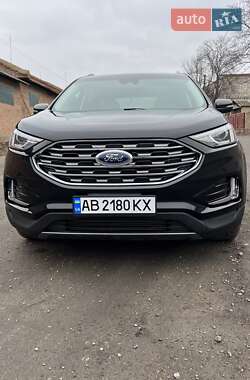 Позашляховик / Кросовер Ford Edge 2019 в 