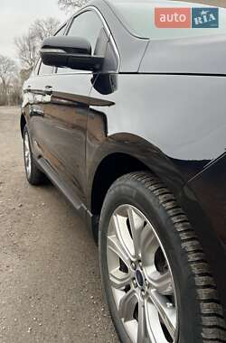 Позашляховик / Кросовер Ford Edge 2019 в 
