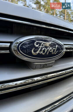 Внедорожник / Кроссовер Ford Edge 2016 в 