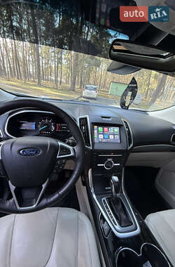 Внедорожник / Кроссовер Ford Edge 2016 в 