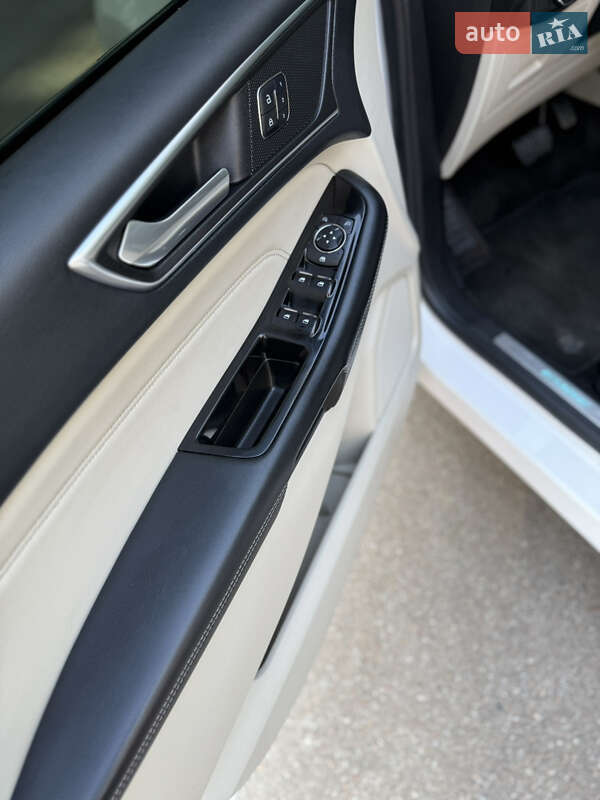 Позашляховик / Кросовер Ford Edge 2016 в Чернігові