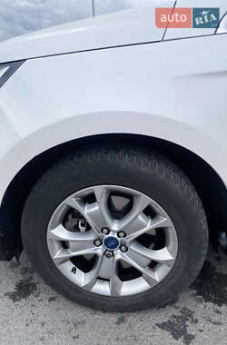 Внедорожник / Кроссовер Ford Edge 2015 в 