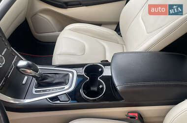 Внедорожник / Кроссовер Ford Edge 2018 в 