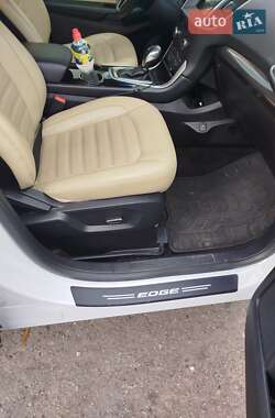 Внедорожник / Кроссовер Ford Edge 2016 в 