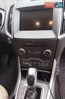 Внедорожник / Кроссовер Ford Edge 2016 в 