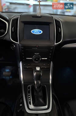 Внедорожник / Кроссовер Ford Edge 2016 в 