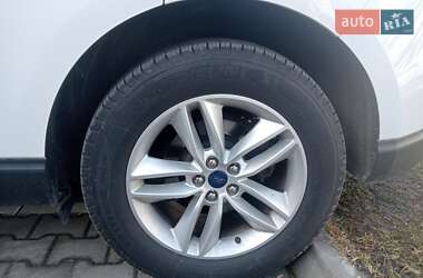 Позашляховик / Кросовер Ford Edge 2016 в 