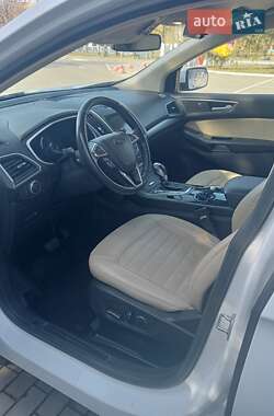 Позашляховик / Кросовер Ford Edge 2016 в 
