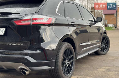 Позашляховик / Кросовер Ford Edge 2019 в 