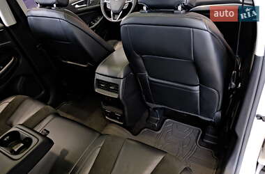 Внедорожник / Кроссовер Ford Edge 2017 в 