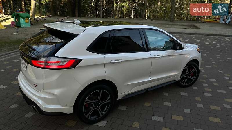 Позашляховик / Кросовер Ford Edge 2019 в 