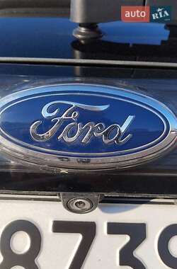 Позашляховик / Кросовер Ford Edge 2018 в 