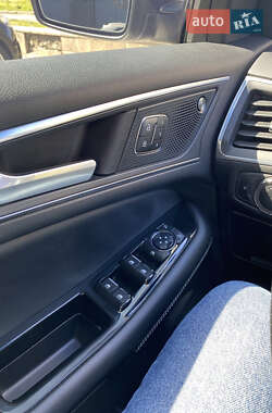 Внедорожник / Кроссовер Ford Edge 2019 в 