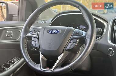 Позашляховик / Кросовер Ford Edge 2019 в 