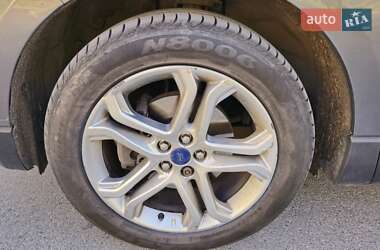 Внедорожник / Кроссовер Ford Edge 2016 в 