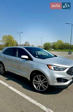 Внедорожник / Кроссовер Ford Edge 2018 в 