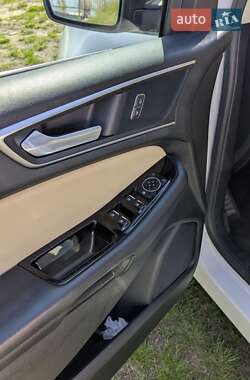 Внедорожник / Кроссовер Ford Edge 2015 в 