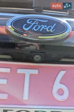 Внедорожник / Кроссовер Ford Edge 2015 в 