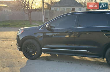 Позашляховик / Кросовер Ford Edge 2019 в 