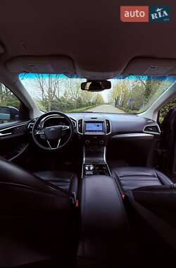 Позашляховик / Кросовер Ford Edge 2019 в 