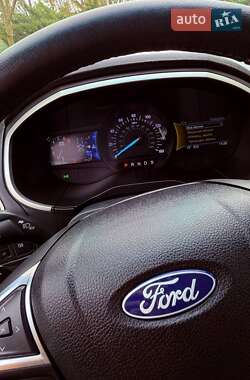 Позашляховик / Кросовер Ford Edge 2019 в 