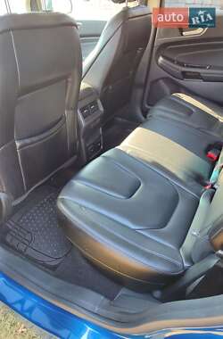Позашляховик / Кросовер Ford Edge 2019 в 