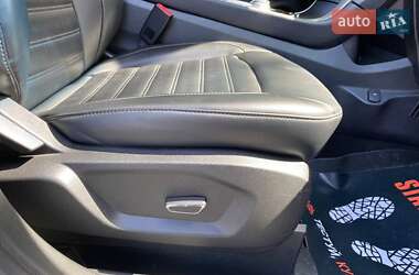 Внедорожник / Кроссовер Ford Edge 2018 в 