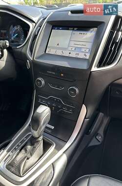 Позашляховик / Кросовер Ford Edge 2016 в 