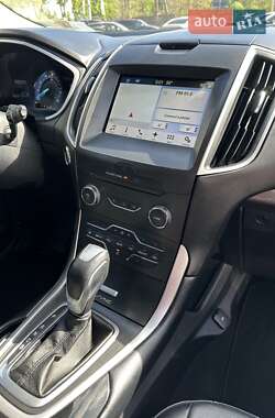 Позашляховик / Кросовер Ford Edge 2016 в 