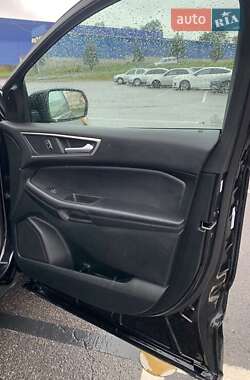 Позашляховик / Кросовер Ford Edge 2023 в 
