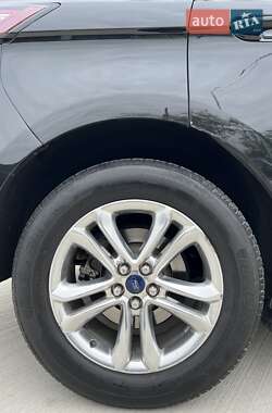 Внедорожник / Кроссовер Ford Edge 2015 в 