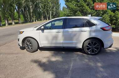 Внедорожник / Кроссовер Ford Edge 2017 в 