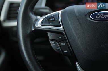 Внедорожник / Кроссовер Ford Edge 2015 в 