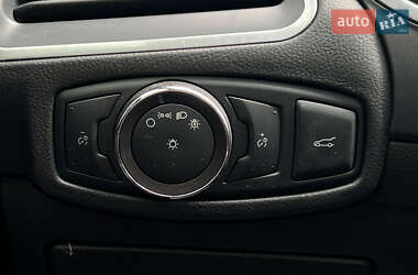 Внедорожник / Кроссовер Ford Edge 2016 в 