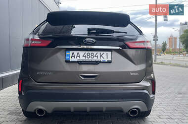 Позашляховик / Кросовер Ford Edge 2019 в 