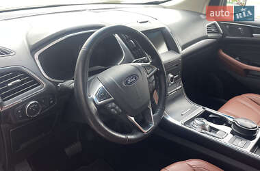 Позашляховик / Кросовер Ford Edge 2019 в 