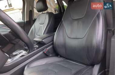 Позашляховик / Кросовер Ford Edge 2016 в 