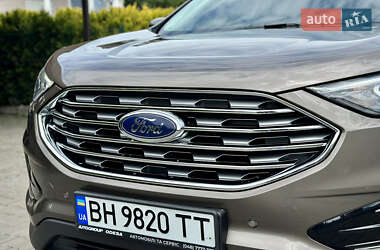 Позашляховик / Кросовер Ford Edge 2019 в 
