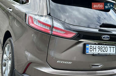 Позашляховик / Кросовер Ford Edge 2019 в 