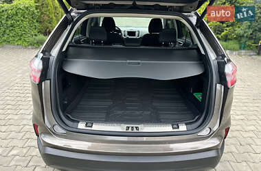 Позашляховик / Кросовер Ford Edge 2019 в 