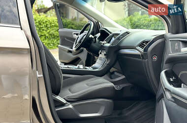 Позашляховик / Кросовер Ford Edge 2019 в 