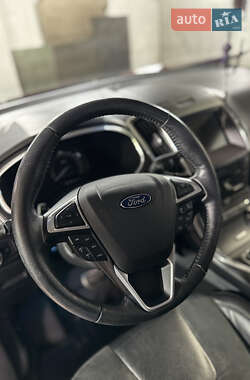 Внедорожник / Кроссовер Ford Edge 2016 в 