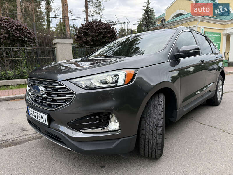 Позашляховик / Кросовер Ford Edge 2018 в 