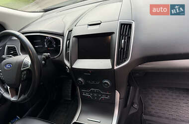 Позашляховик / Кросовер Ford Edge 2018 в 
