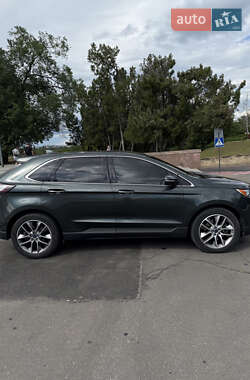 Позашляховик / Кросовер Ford Edge 2015 в 