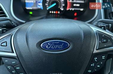Позашляховик / Кросовер Ford Edge 2015 в 