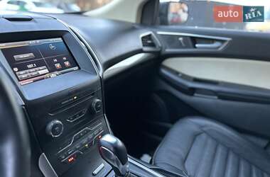 Позашляховик / Кросовер Ford Edge 2015 в 