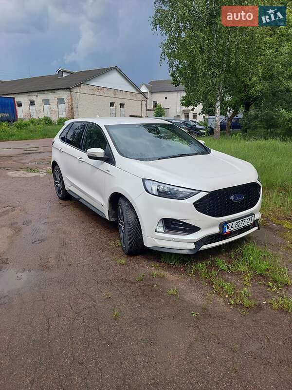 Позашляховик / Кросовер Ford Edge 2019 в 