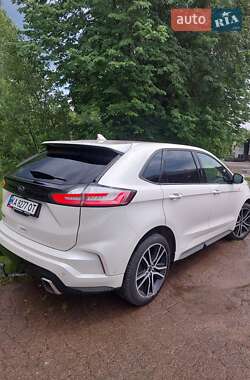 Позашляховик / Кросовер Ford Edge 2019 в 